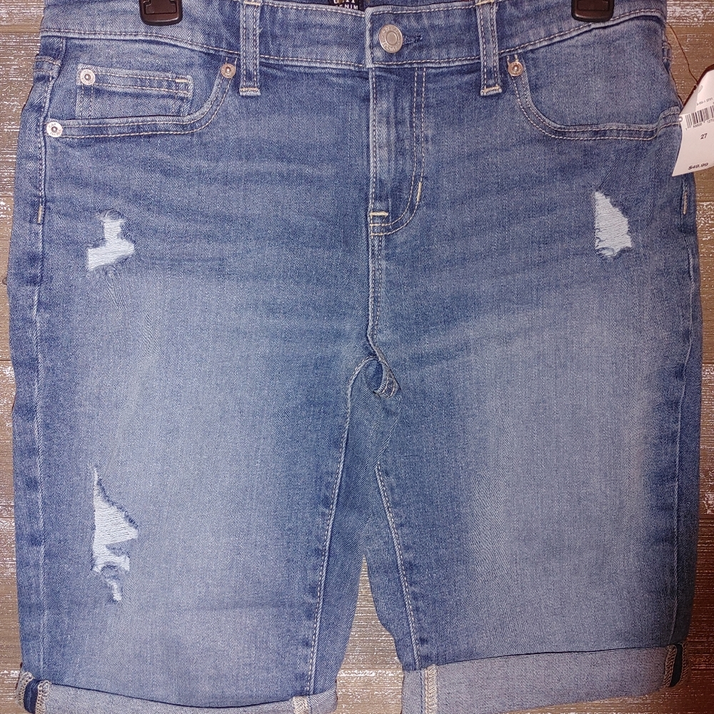 GAP Women's 9" Denim Bermuda Short, size 27R